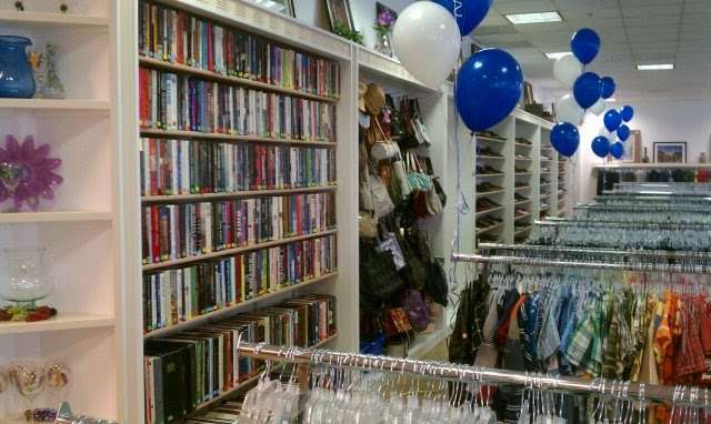 Goodwill Retail Store & Donation Center - Thousand Oaks | 140 W Hillcrest Dr, Thousand Oaks, CA 91360, USA | Phone: (805) 494-7250