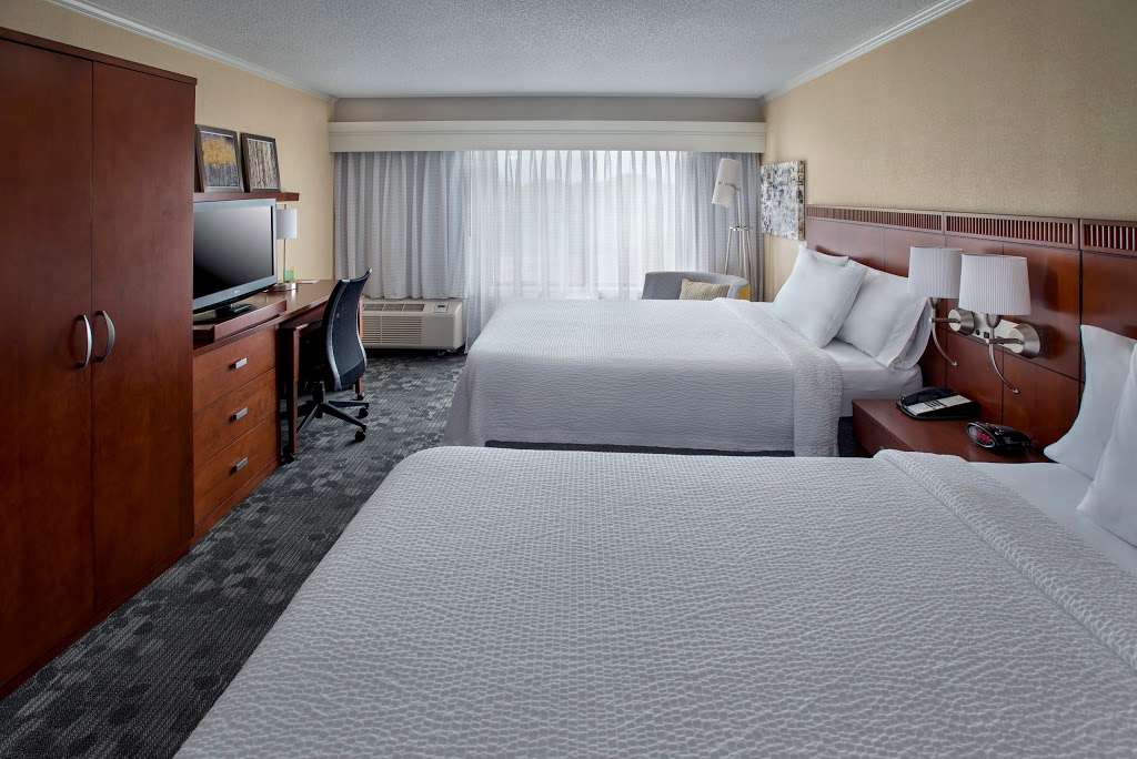 Courtyard by Marriott Philadelphia Airport | 8900 Bartram Ave, Philadelphia, PA 19153, USA | Phone: (215) 365-2200