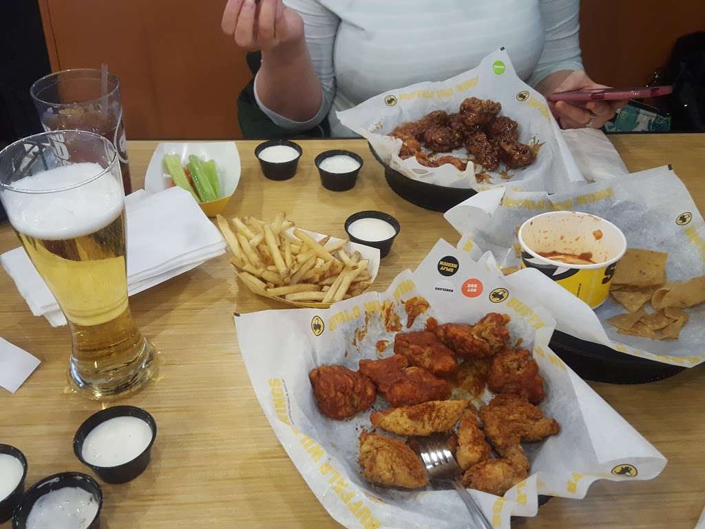 Buffalo Wild Wings | 2025 Prairie Center Pkwy, Brighton, CO 80601 | Phone: (303) 655-9464