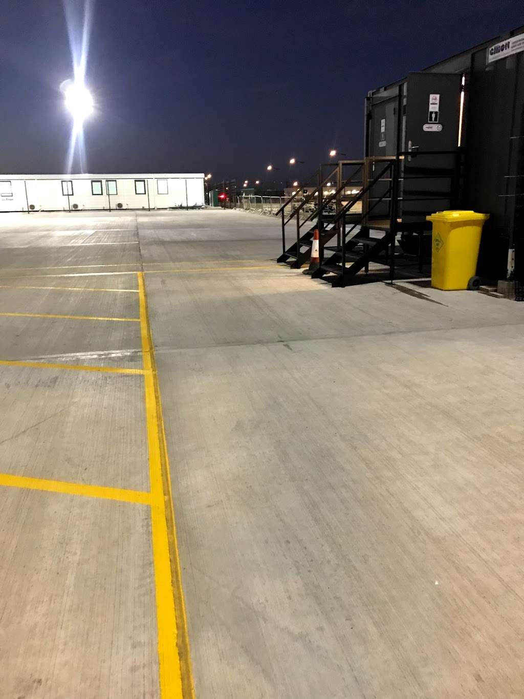 Hireco Truck Park | DP World London Gateway, Hireco Truck Park, Pacific Avenue, Corringham, Stanford-le-Hope SS17 9FA, UK | Phone: 07702 714191