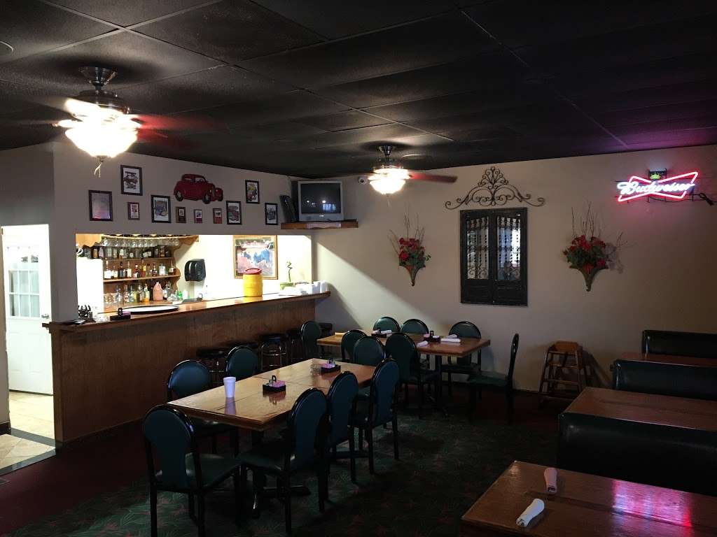 Las Flores Mexican Restaurant Inc | 5903 Commerce St, Wallis, TX 77485, USA | Phone: (979) 478-2909