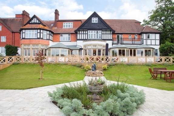 Dungate Manor Care Home | Flanchford Rd, Reigate Heath, Reigate RH2 8QT, UK | Phone: 01737 483547