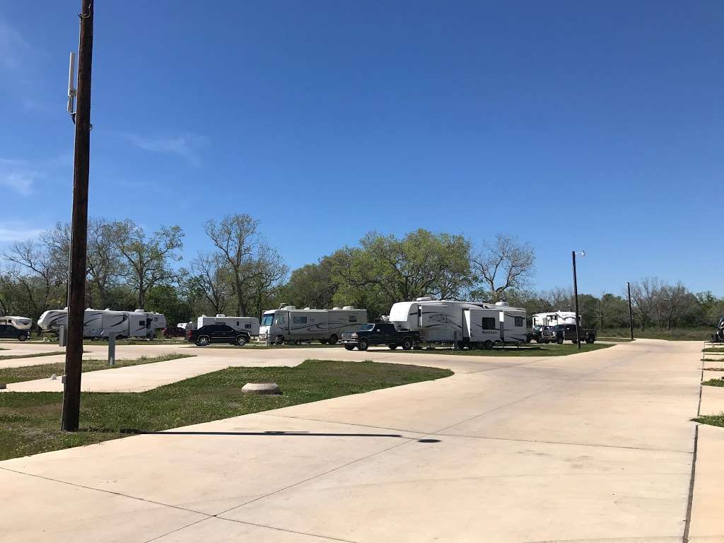 Sleepy Hollow RV Park | 15931 TX-35, Sweeny, TX 77480, USA | Phone: (979) 285-7790