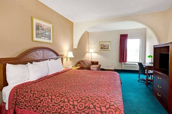 Days Inn & Suites by Wyndham Louisville SW | 4051 Cane Run Rd, Louisville, KY 40216, USA | Phone: (502) 509-5987