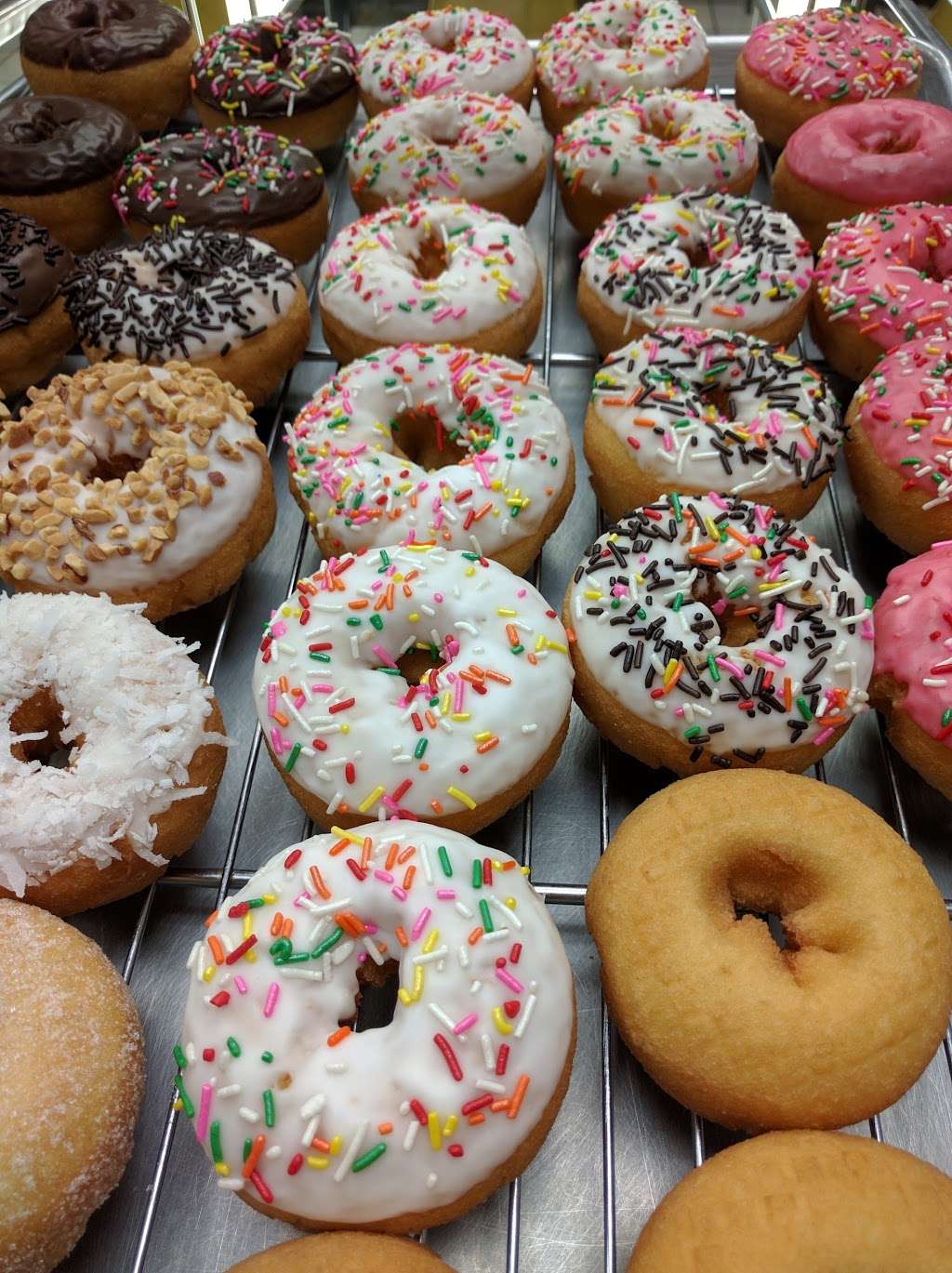 Mas Donuts | 6620 Somerset Blvd, Paramount, CA 90723, USA | Phone: (562) 396-2816