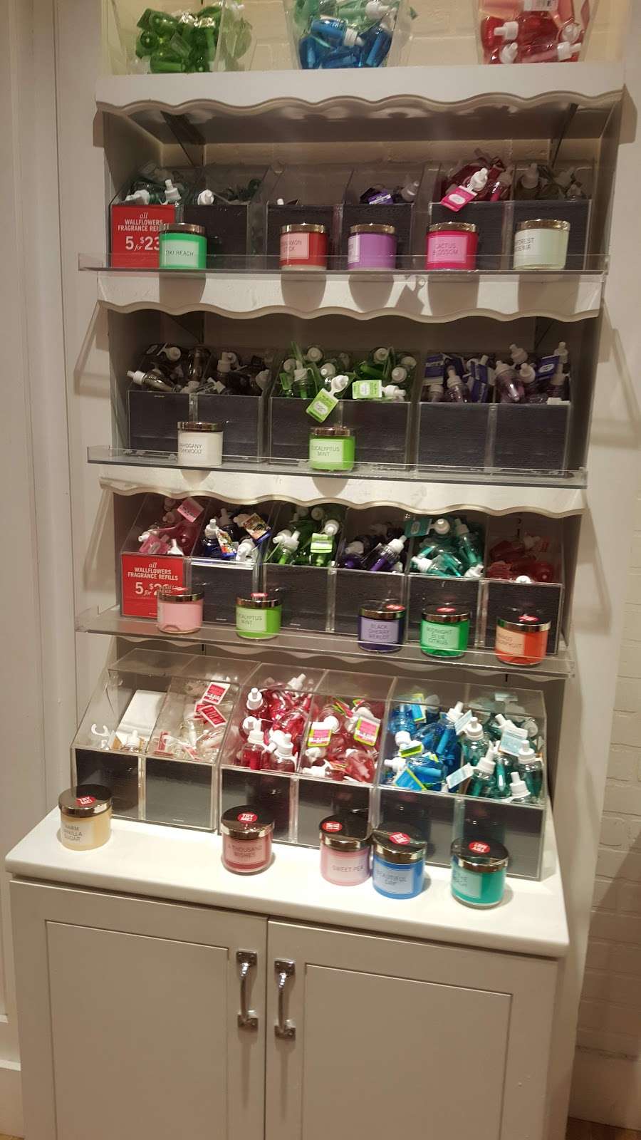 Bath & Body Works | 2300 Consumer Square, Mays Landing, NJ 08330 | Phone: (609) 677-9970