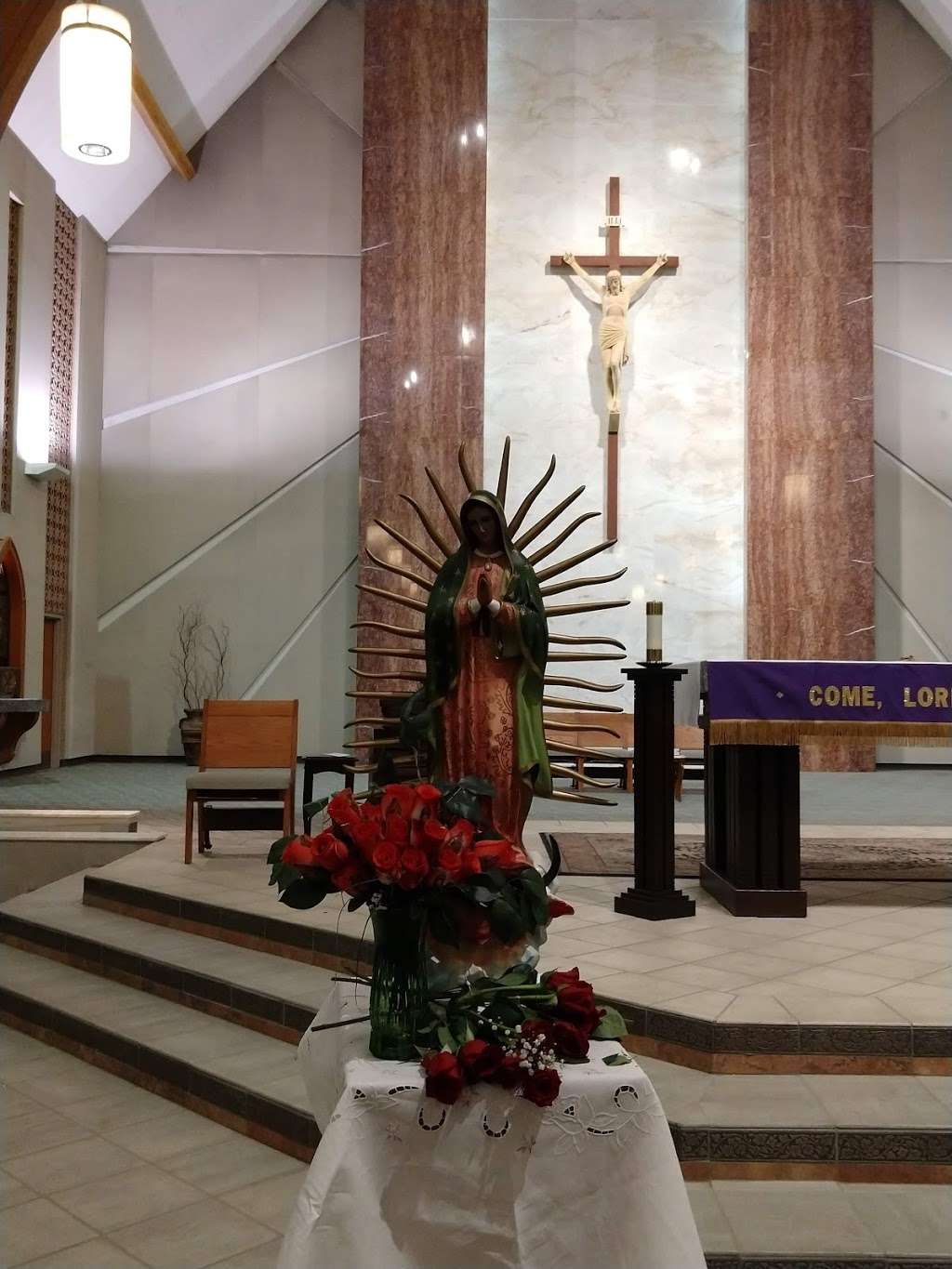 Queen of the Holy Rosary | 7023 W 71st St, Overland Park, KS 66204, USA | Phone: (913) 432-4616