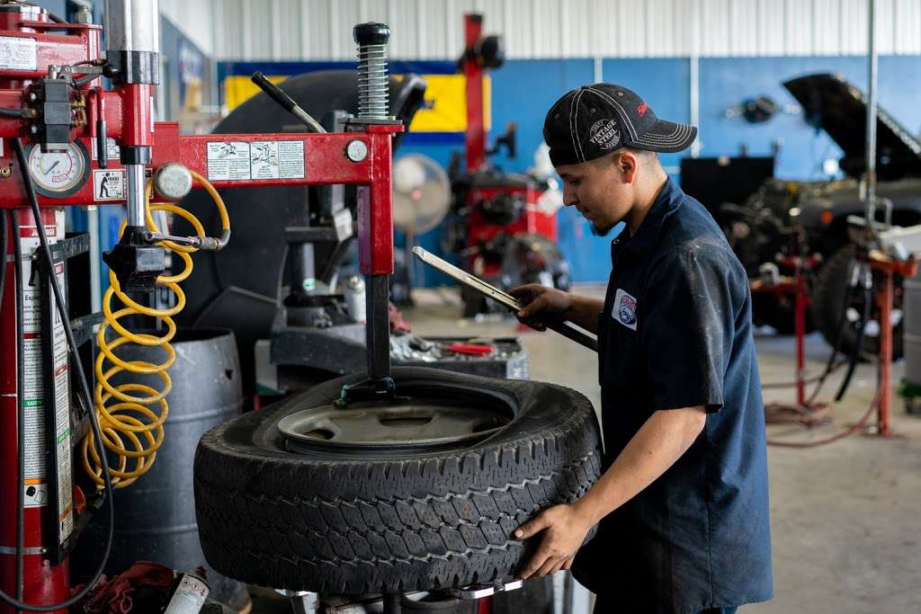 Beasley Tire Service - San Antonio | 1015 S East Loop 410, San Antonio, TX 78220, USA | Phone: (210) 667-2365