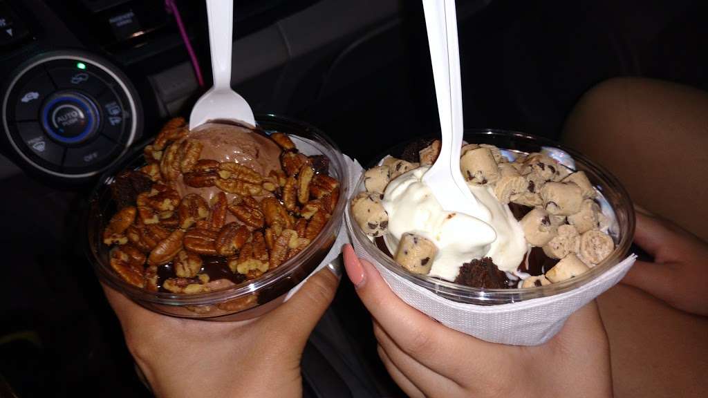 Andys Frozen Custard Naperville | 3104 Anna Marie Lane, Naperville, IL 60564 | Phone: (331) 444-7001