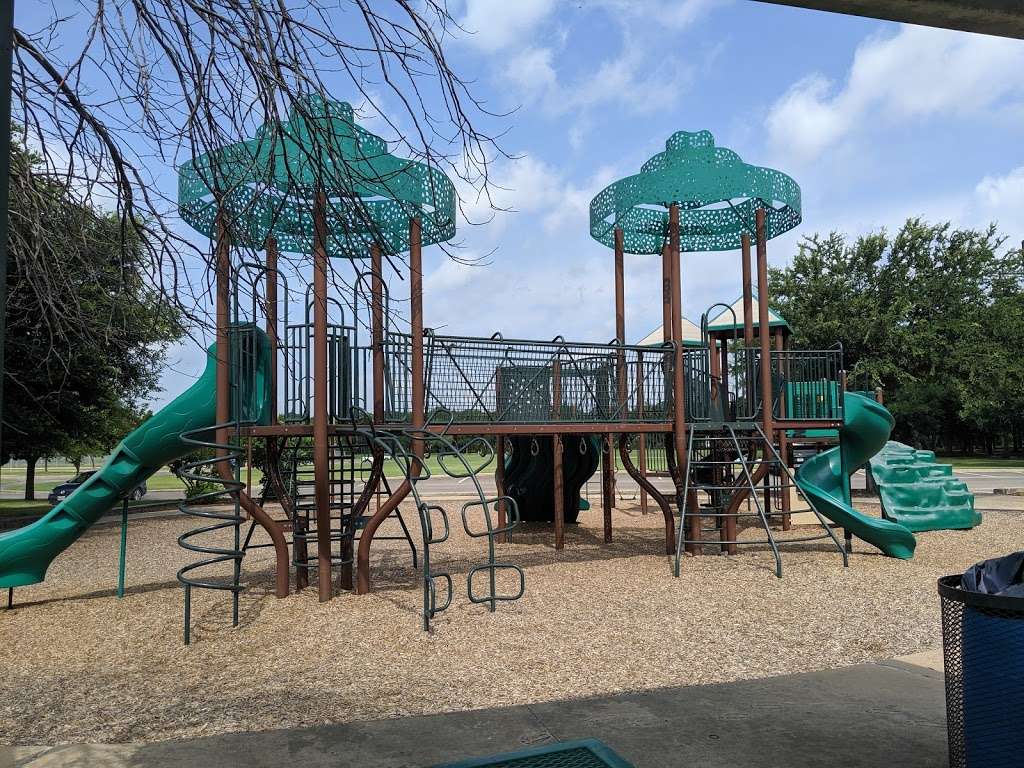 C. P. Waggoner Park | 2122 N Carrier Pkwy, Grand Prairie, TX 75050, USA | Phone: (972) 237-8399