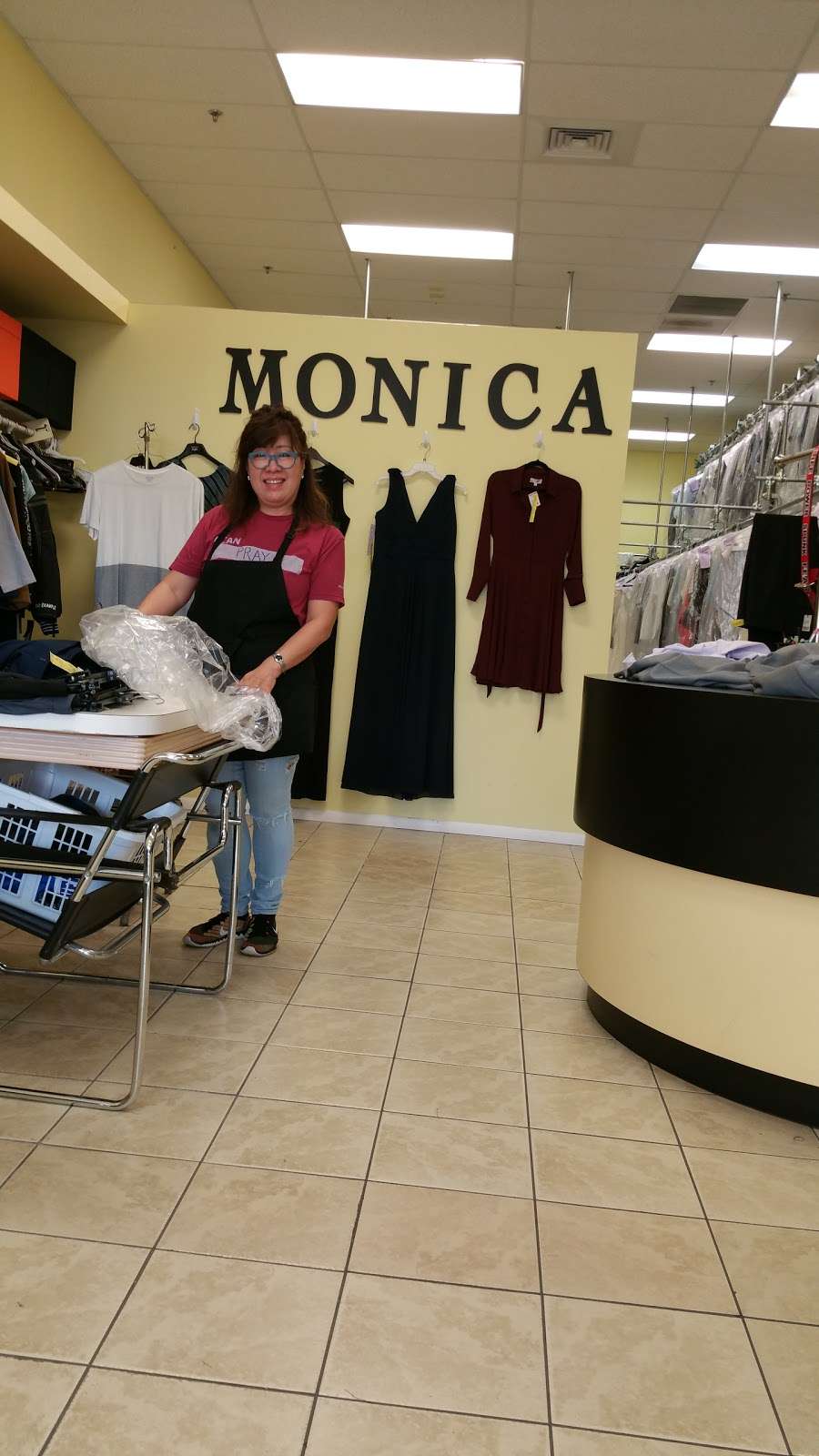 Monicas Dry Cleaners | 425 South Avalon Park Blvd, Orlando, FL 32828 | Phone: (407) 382-2277