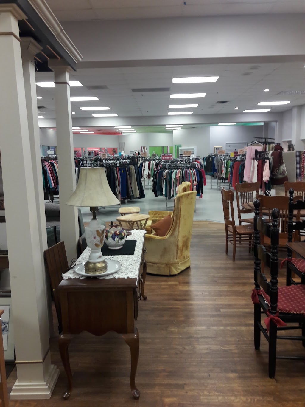 Pivotal Point Thrift Shoppe | 4826 Frederick Ave, St Joseph, MO 64506, USA | Phone: (816) 259-5074