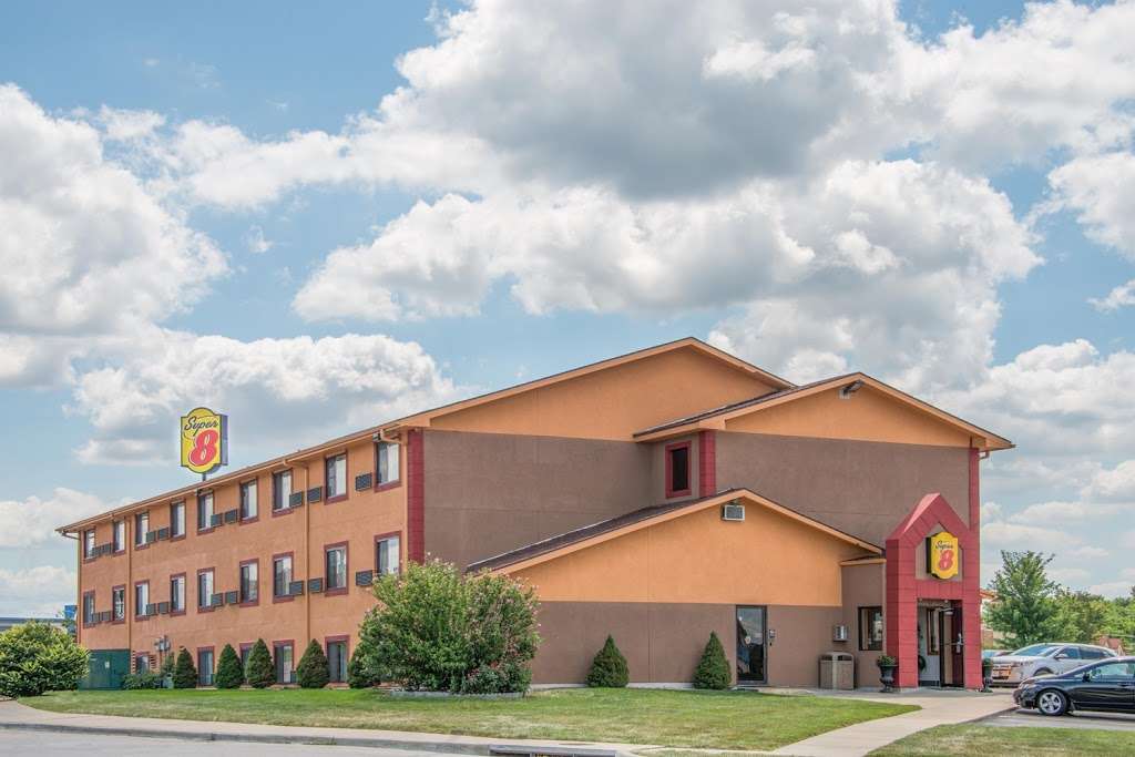 Super 8 by Wyndham Kansas City at Barry Road/Airport | 6900 NW 83rd Terrace, Kansas City, MO 64152, USA | Phone: (816) 470-0325