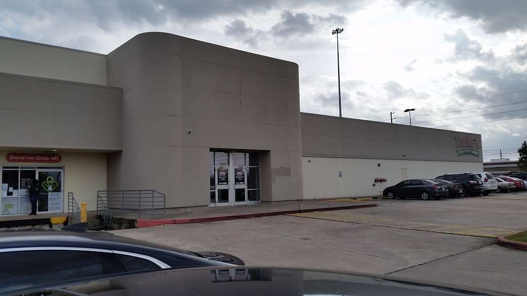 Family Thrift Center | 17270 Tomball Pkwy, Houston, TX 77064 | Phone: (281) 664-0795