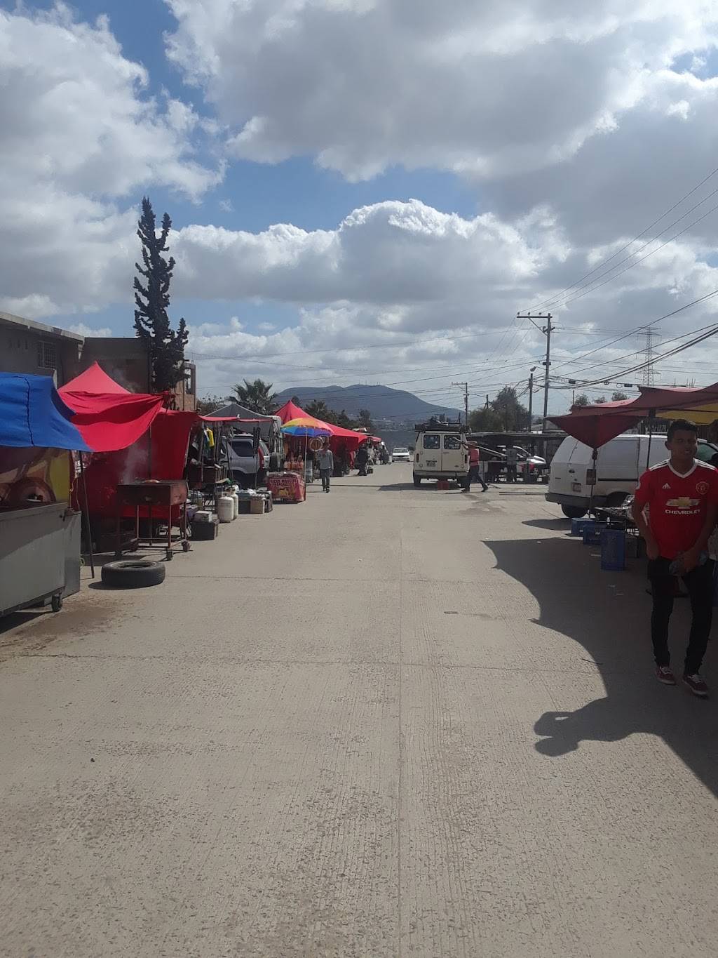 LAS TORRES .TIANGUIS | Blvd. Garita de Otay, Las Torres, 22470 Tijuana, B.C., Mexico