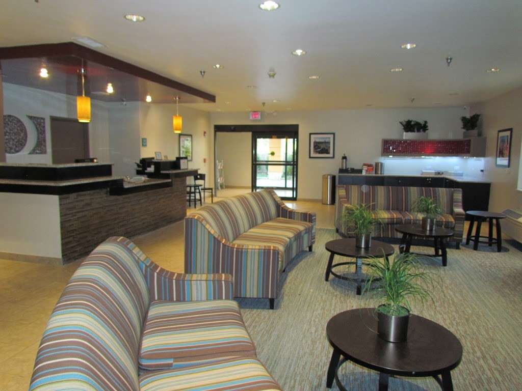Ramada by Wyndham Glendale Heights/Lombard | 780 E N Ave, Glendale Heights, IL 60139 | Phone: (630) 942-9500