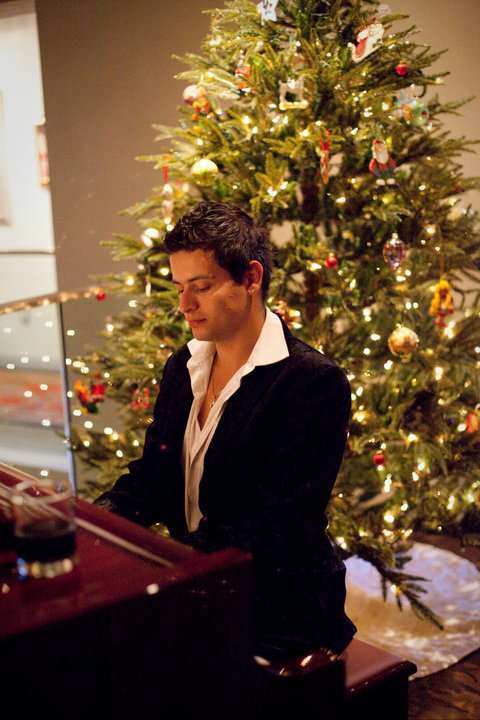 Pianist for Christmas | 5531 Fulton Ave, Sherman Oaks, CA 91401, USA | Phone: (818) 857-6329