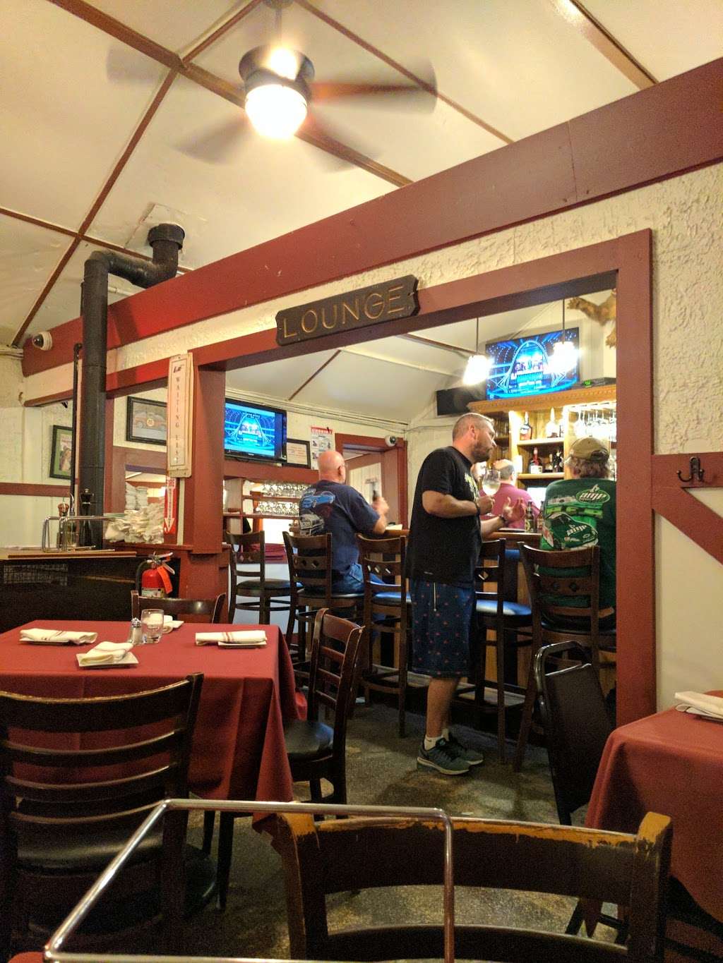 Muscoot Tavern | 105 Somerstown Turnpike, Katonah, NY 10536, USA | Phone: (914) 232-2800