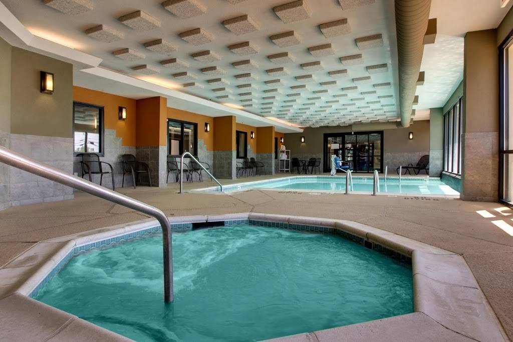 Drury Inn & Suites Greensboro | 3220 W Gate City Blvd, Greensboro, NC 27407, USA | Phone: (336) 856-9696