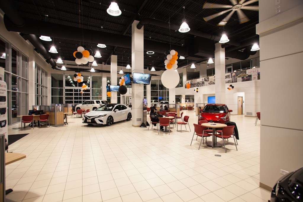 Romeoville Toyota | 684 S Weber Rd, Romeoville, IL 60446, USA | Phone: (815) 744-2760