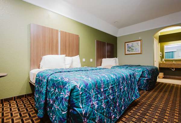 Palace Inn Blue Kemah | 1411 TX-146, Kemah, TX 77565, USA | Phone: (281) 538-0077