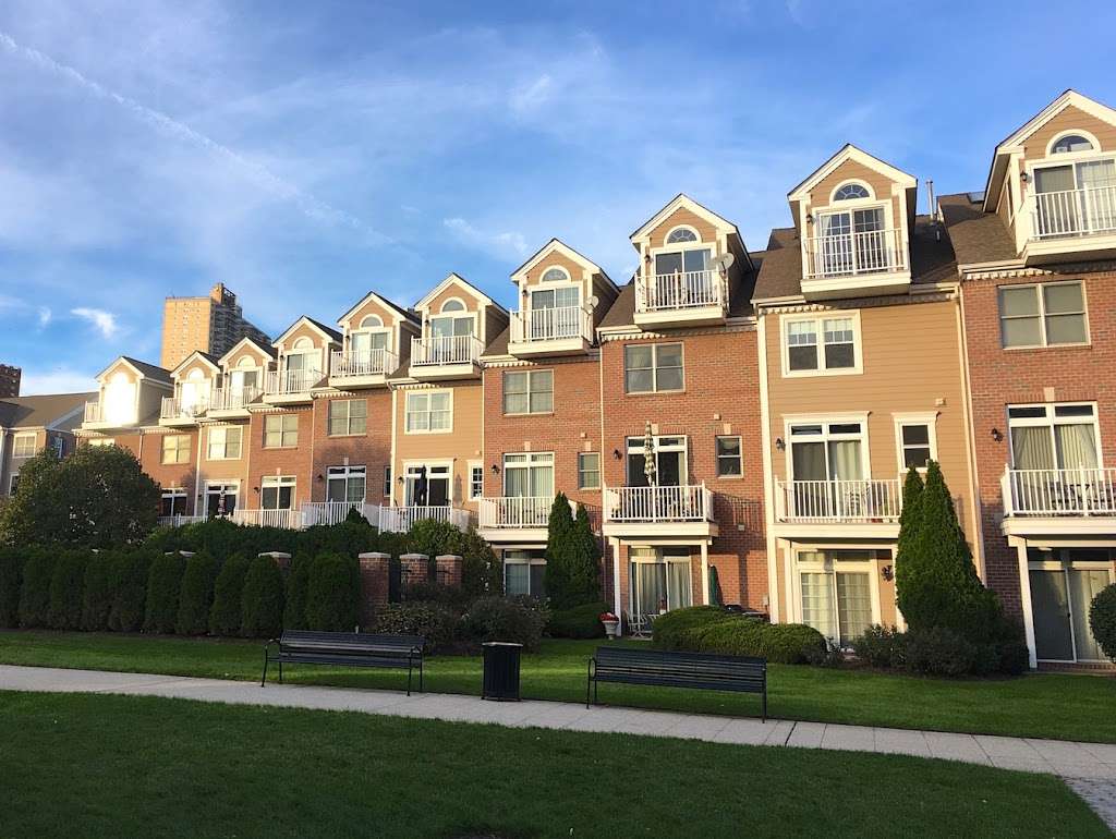 The Landings at Port Imperial Apartments | 4 Ave at Port Imperial, West New York, NJ 07093 | Phone: (201) 863-9100