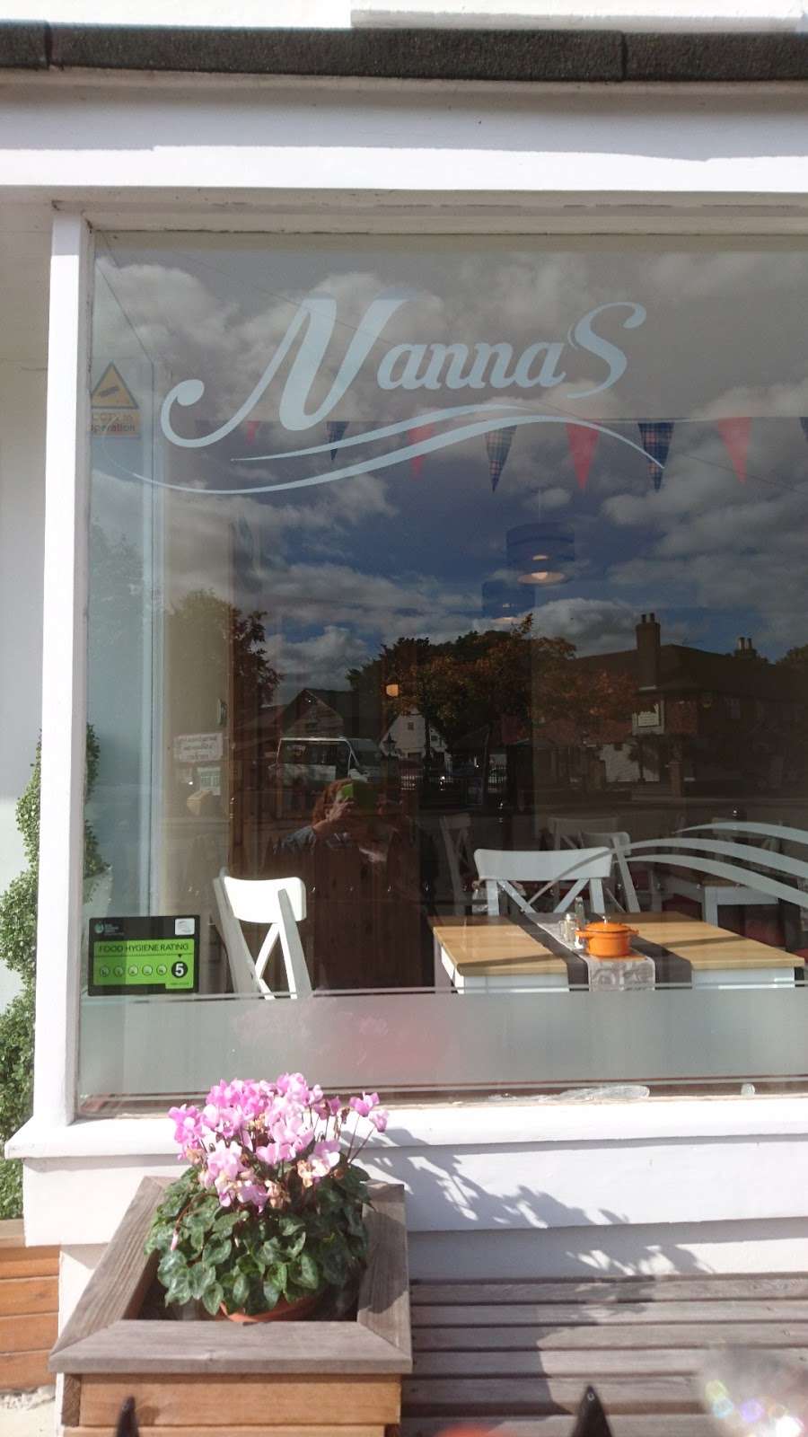 Nannas | 4 High St, Pembury, Tunbridge Wells TN2 4NY, UK | Phone: 07874 004727