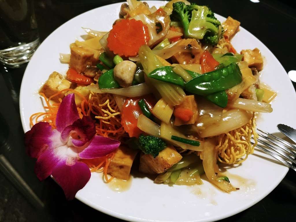 Thai Orchid Restaurant | 4223 Providence Rd #7, Charlotte, NC 28211 | Phone: (704) 364-1134