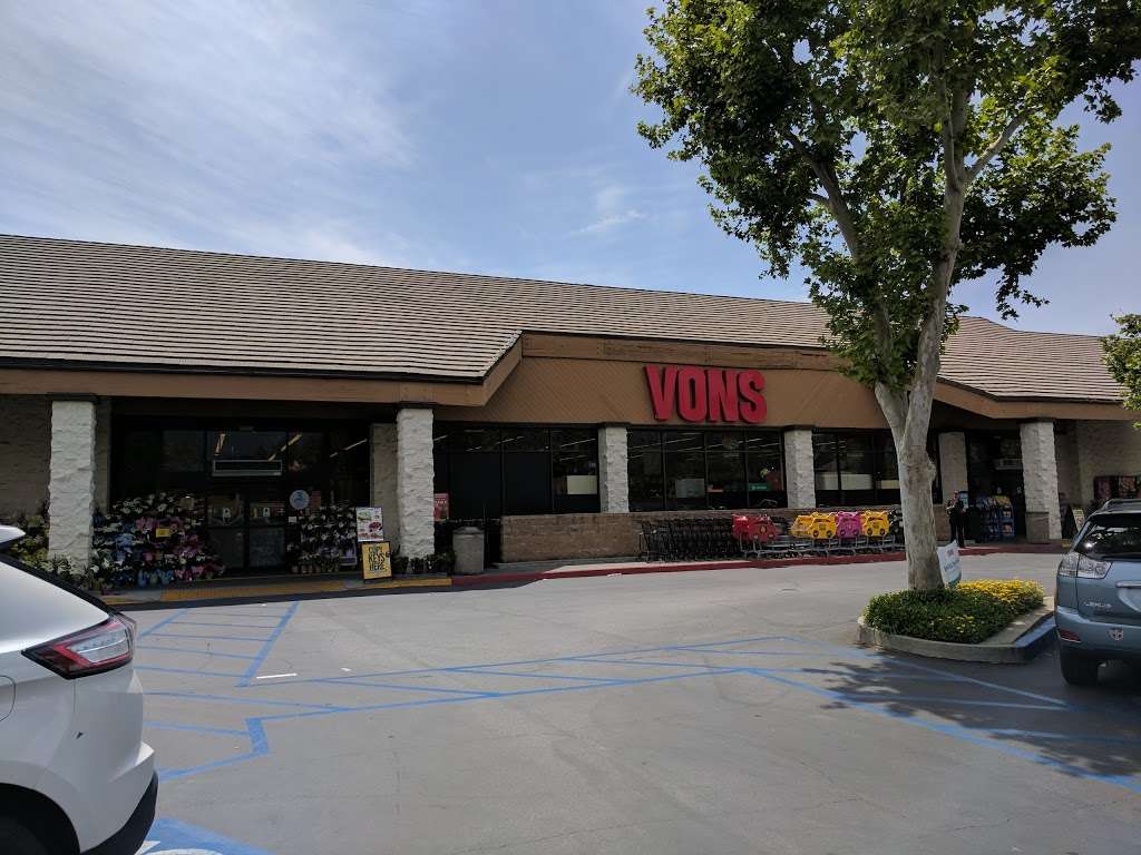 Claremont Heights Shopping Center | Claremont, CA 91711, USA