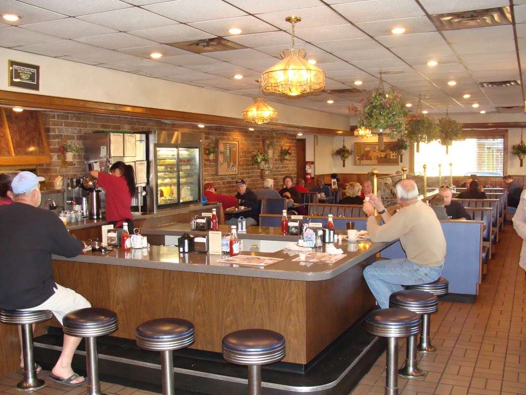 Wiener World Restaurant & Lounge | 2310 Industrial Hwy, East York, PA 17402, USA | Phone: (717) 757-9415