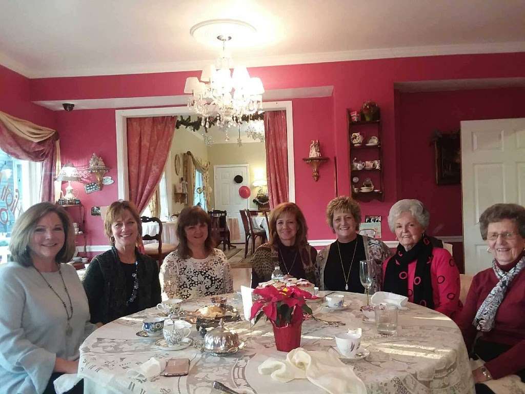 High Tea With Gerri | 144 Old McHenry Rd, Long Grove, IL 60047, USA | Phone: (847) 948-1724