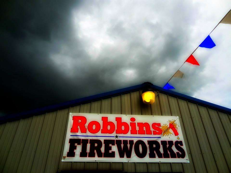 Robbins Fireworks | 36055 E Old Lexington Rd, Levasy, MO 64066 | Phone: (816) 249-3391