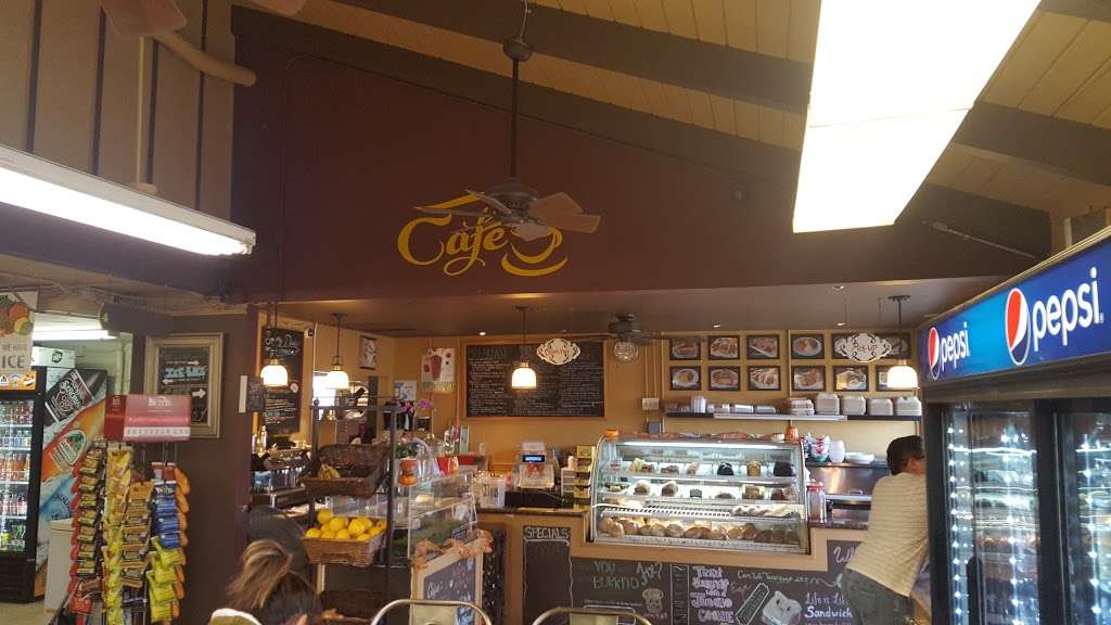 Newport Beach Corner Market Cafe | 6710 West Coast Hwy, Newport Beach, CA 92663, USA | Phone: (949) 548-7025