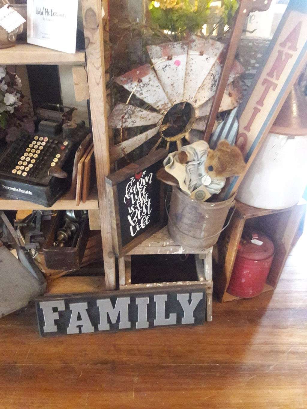 The Simple Life Antique Mall | 808 S Gordon St, Concordia, MO 64020, USA | Phone: (660) 463-0330