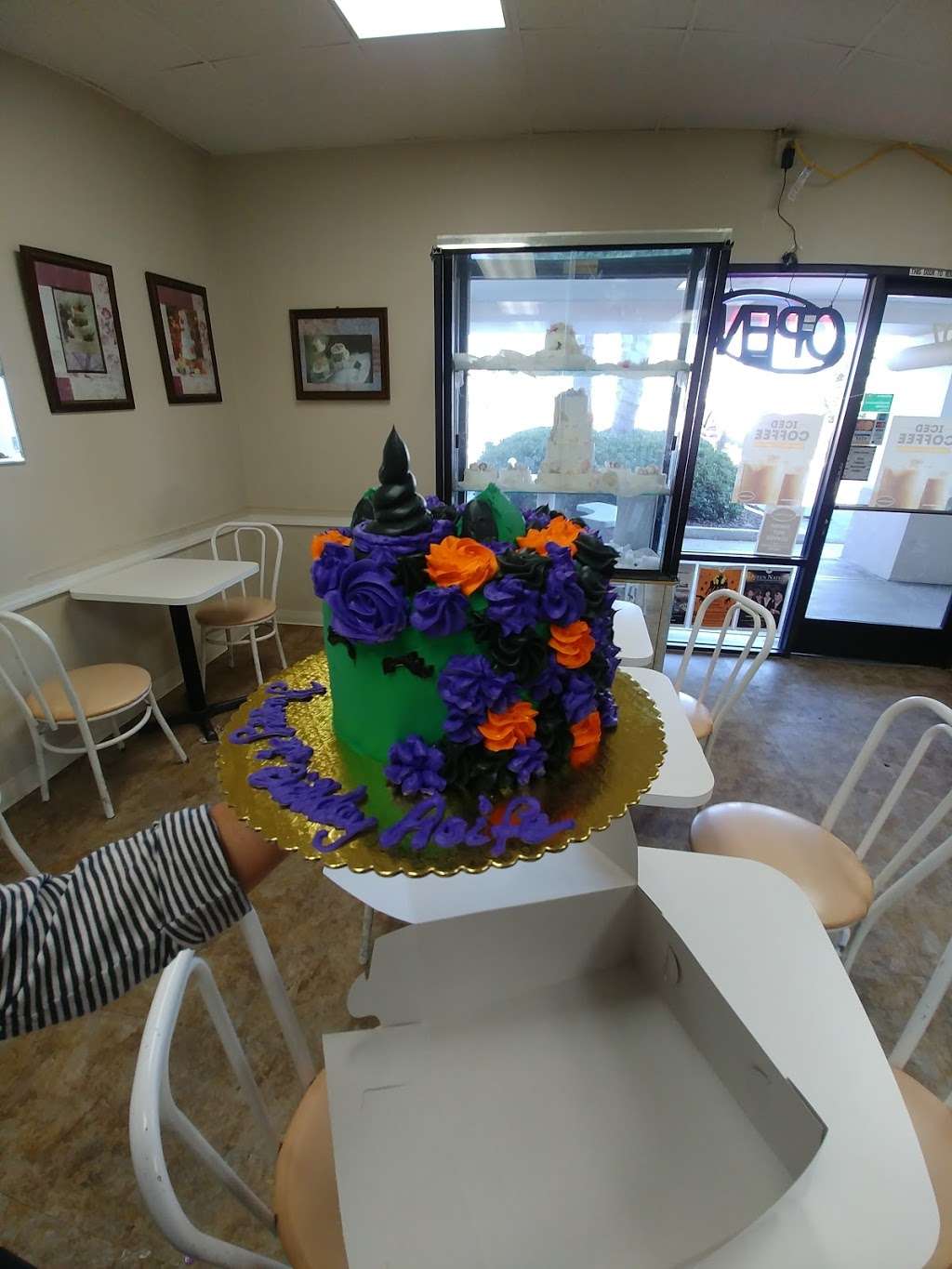 Heavenly Cakes | 1007 Harbor Blvd, Oxnard, CA 93035, USA | Phone: (805) 985-0487