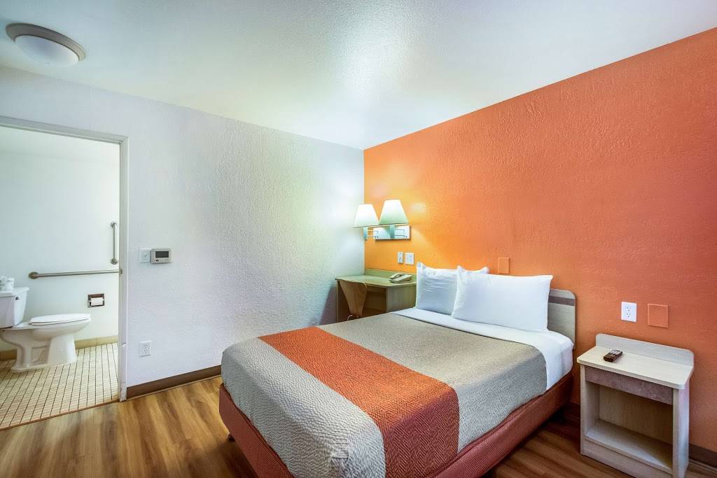 Motel 6 Youngtown, AZ - Phoenix - Sun City | 11133 Grand Ave, Youngtown, AZ 85363, USA | Phone: (623) 977-1318