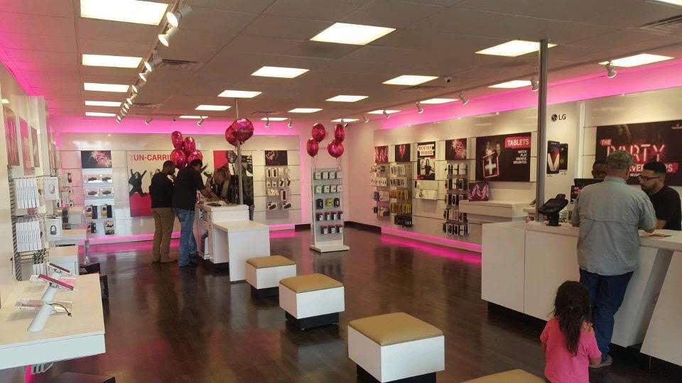 T-Mobile | 1806 N Velasco St, Angleton, TX 77515, USA | Phone: (979) 308-4565