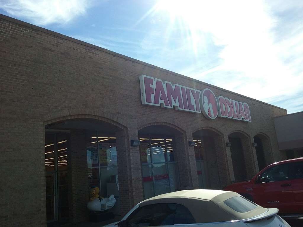 Family Dollar | 1054 N Carrier Pkwy, Grand Prairie, TX 75050, USA | Phone: (972) 237-0513