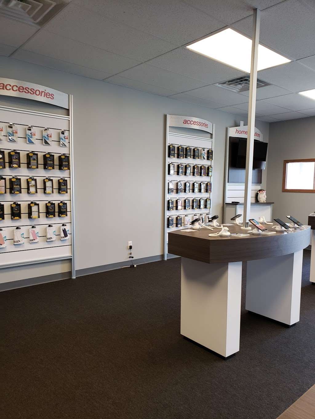 Verizon authorized retailer Russell Cellular | 13115 Wicker Ave, Cedar Lake, IN 46303, USA | Phone: (219) 688-0569