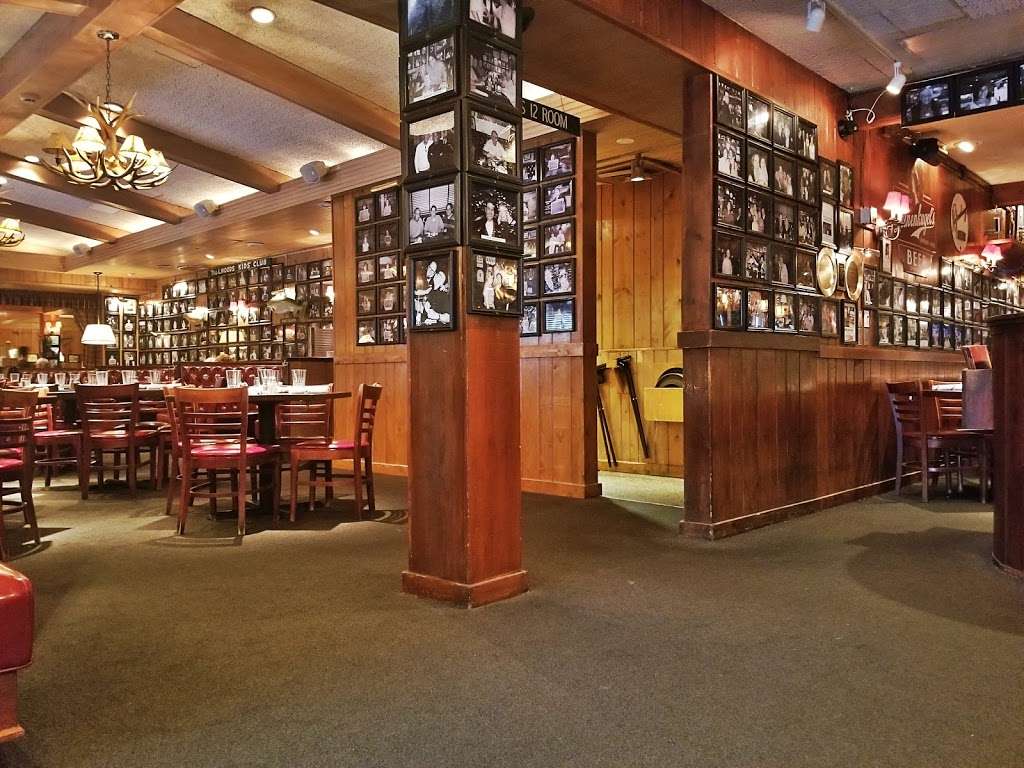L. Woods Tap & Pine Lodge | 7110 Lincoln Ave, Lincolnwood, IL 60712, USA | Phone: (847) 677-3350