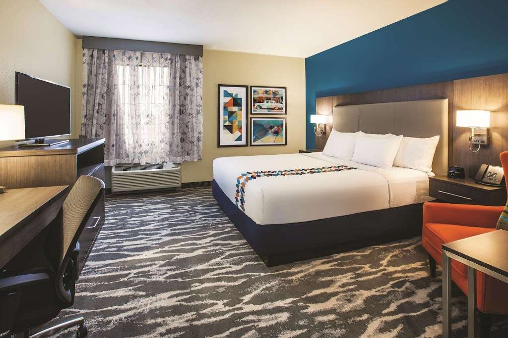 La Quinta Inn & Suites by Wyndham Kokomo | 511 Albany Dr, Kokomo, IN 46901 | Phone: (765) 453-2222