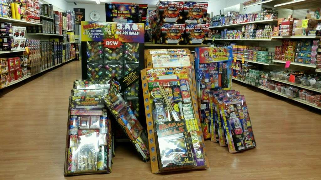 Double D Fireworks/Bass Lake Bait and Tackle | 5067 E County Rd 210, Knox, IN 46534, USA | Phone: (574) 772-0229