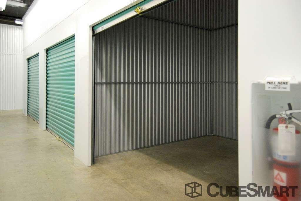 CubeSmart Self Storage | 19500 W Dixie Hwy, Aventura, FL 33180, USA | Phone: (305) 931-6031