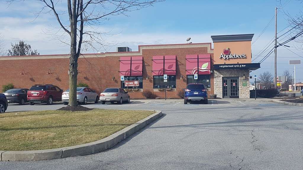 Applebees Grill + Bar | 1050 Wayne Ave, Chambersburg, PA 17201, USA | Phone: (717) 263-4040