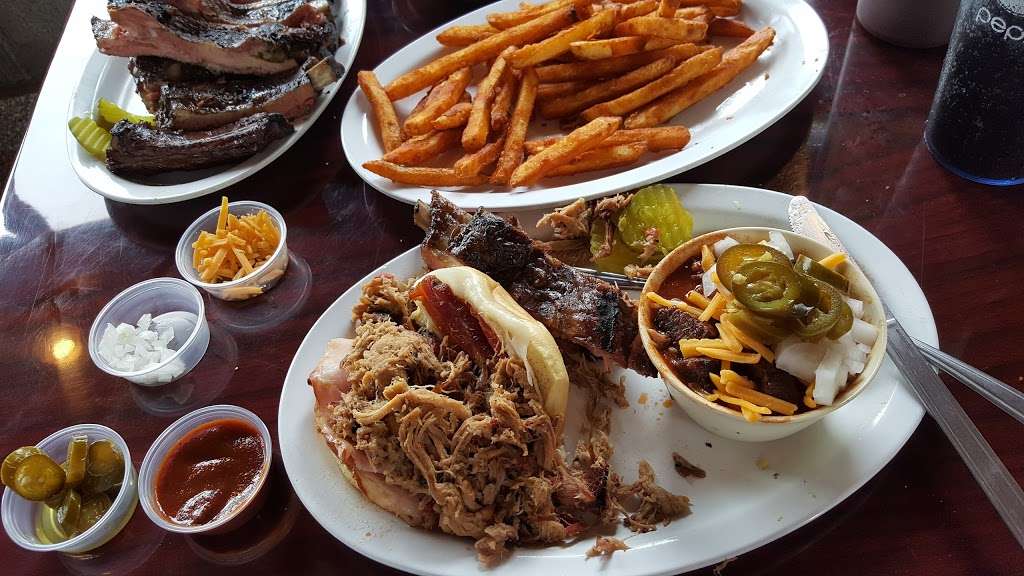 Woodyard Bar-B-Que | 3001 Merriam Ln, Kansas City, KS 66106 | Phone: (913) 362-8000