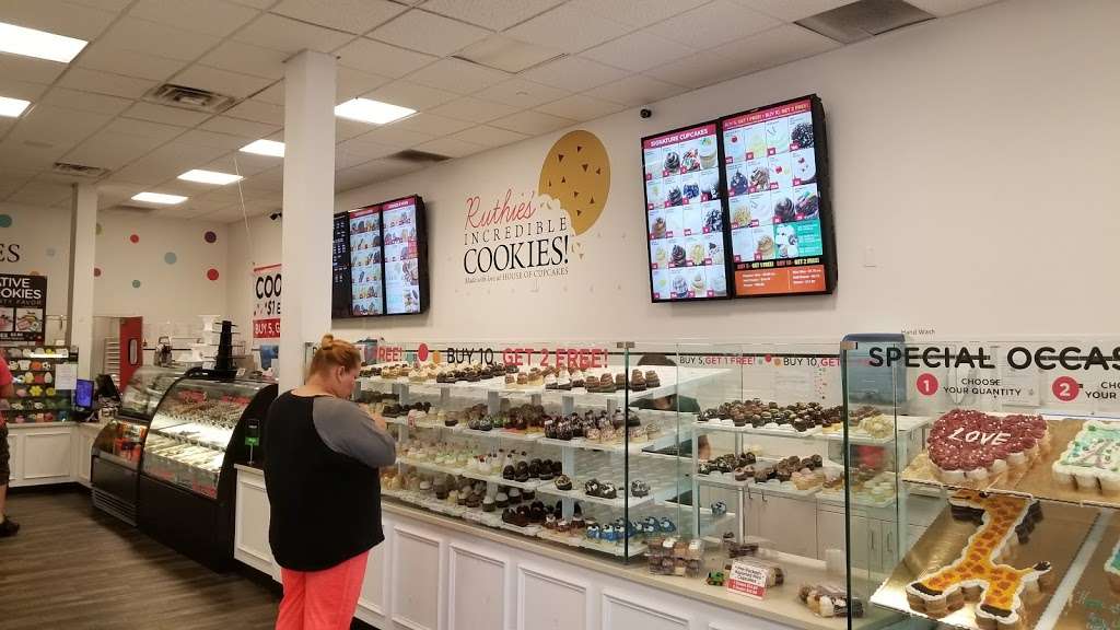 House of Cupcakes | 700 NJ-3 #9, Clifton, NJ 07012, USA | Phone: (862) 225-9536