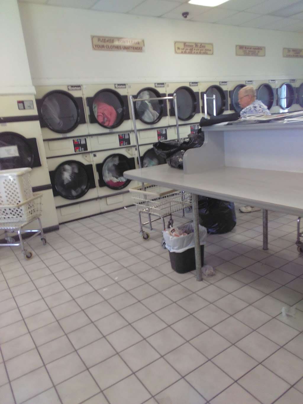 Phelan Laundromat | 3936 Phelan Rd ste a6, Phelan, CA 92371 | Phone: (760) 868-8800