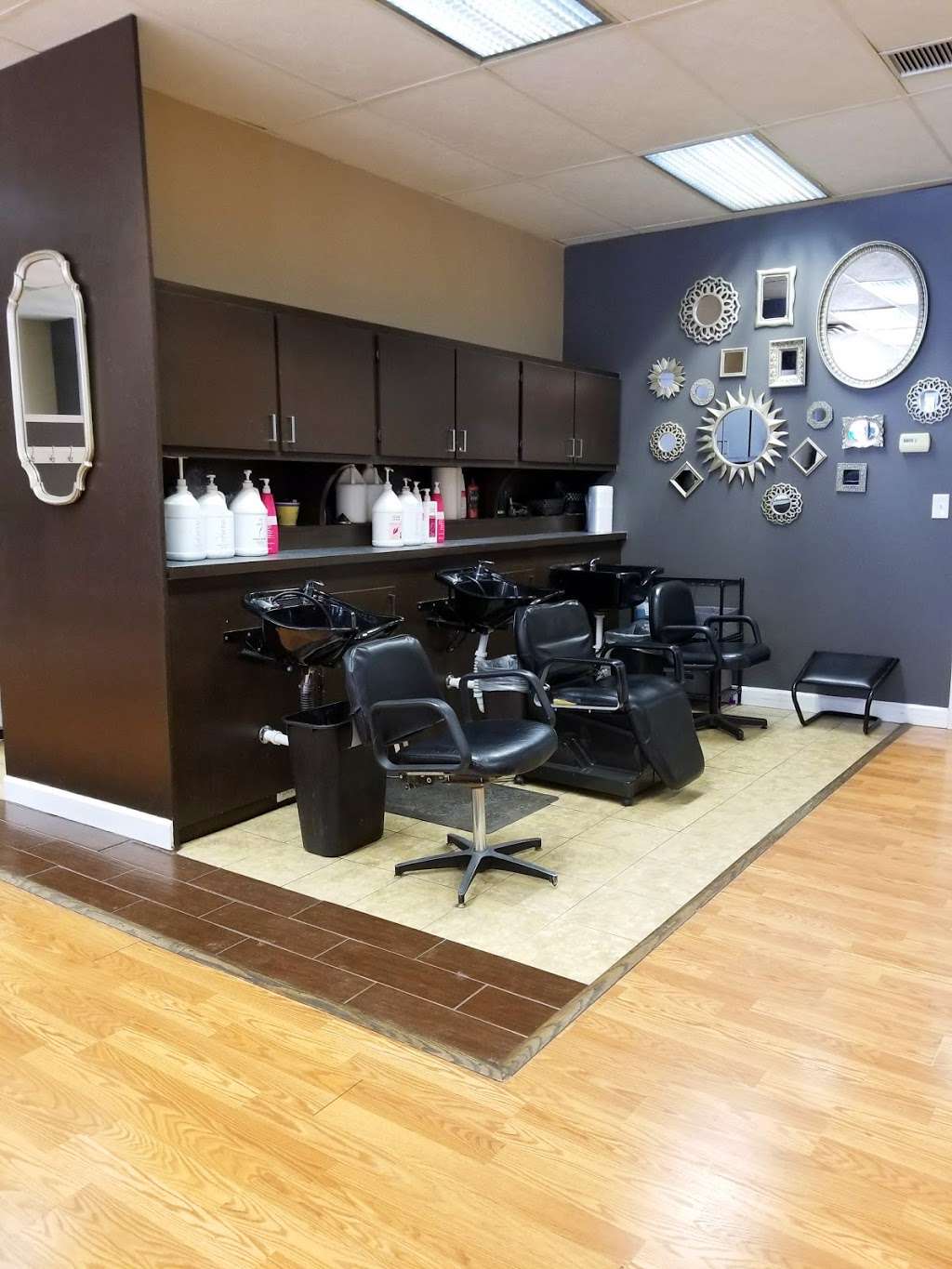 Shear Pleasure Ltd | 237 W Dundee Rd, Palatine, IL 60074 | Phone: (847) 991-6877