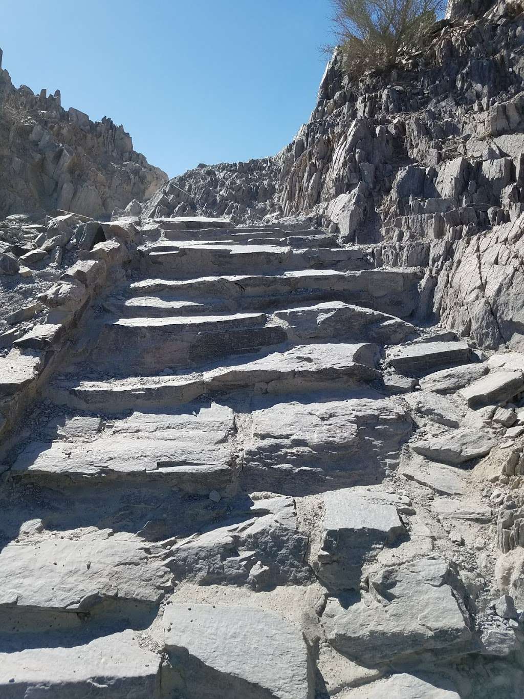 Piestewa Peak Trailhead | 2701 E Squaw Peak Dr, Phoenix, AZ 85016, USA