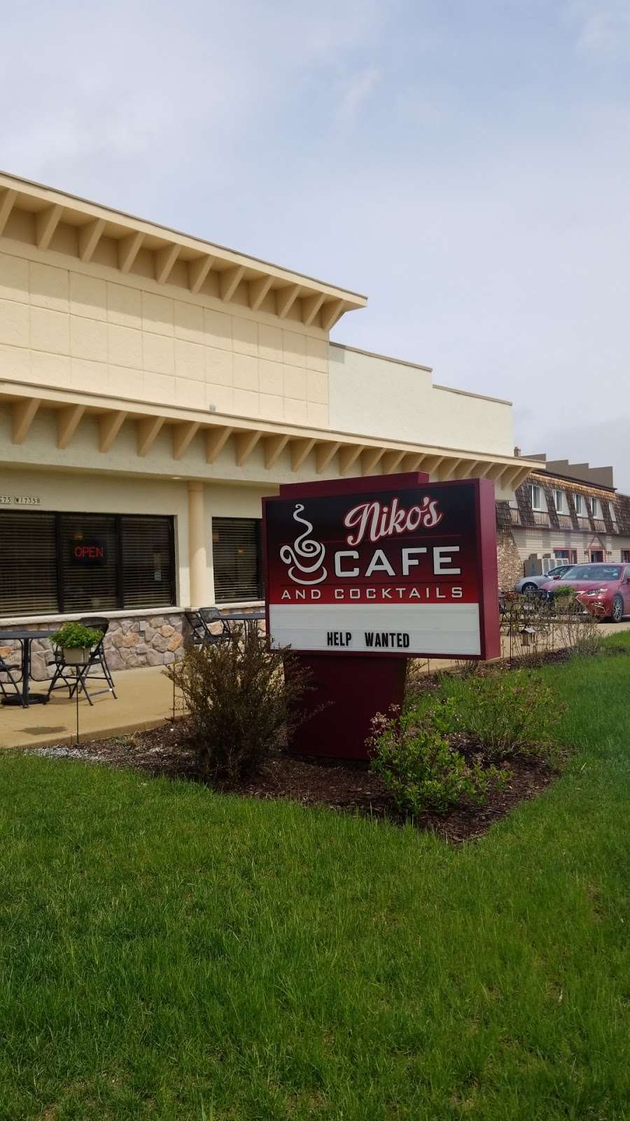 Nikos Cafe and Bar | S75W17358 Janesville Rd, Muskego, WI 53150, USA | Phone: (262) 679-3663